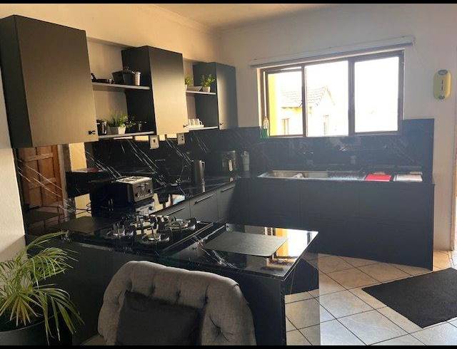 2 BEDROOM TOWNHOUSE FOR SALE IN MONDEOR